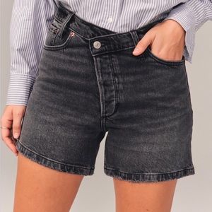 Abercrombie Black Curve Love High Rise Dad Short Size 27